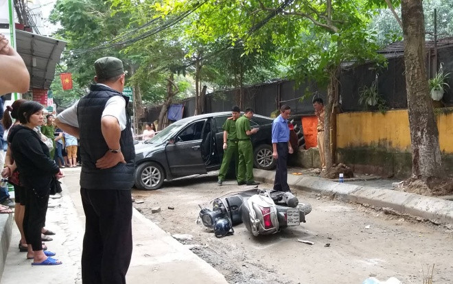 Nữ tài xế lùi ô tô Camry cán chết một phụ nữ đi xe máy ở Hà Nội Ảnh 2