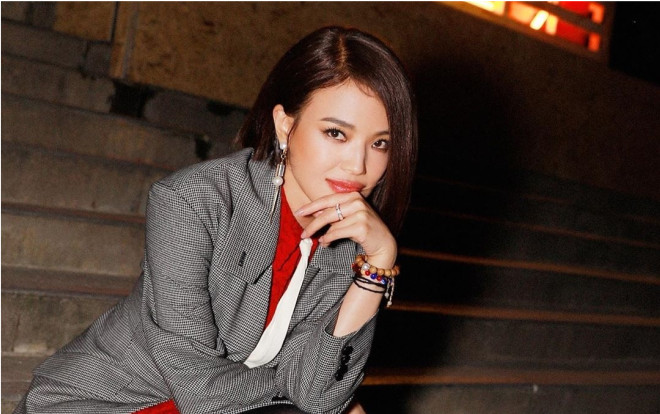 Thư Kỳ cực kì nam tính cùng dàn mỹ nhân tụ hội tại show Louis Vuitton Cruise 2020 Ảnh 2