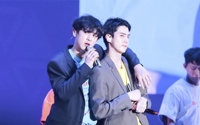 Maknae Sehun (EXO) đích thị là chàng trai vàng của 'ngành spoil', đến cả người anh Chanyeol cũng không ngăn được! Ảnh 2