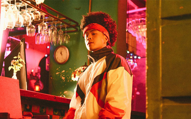 Chán 'bắn' rap, Binz lần này quyết tâm chuyển hướng thể hiện… Bolero trong MV GENE? Ảnh 2