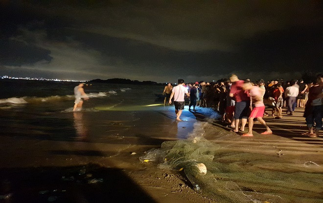 Nam sinh 19 tuổi bị sóng cuốn mất tích khi cùng nhóm bạn tắm biển Đà Nẵng Ảnh 2