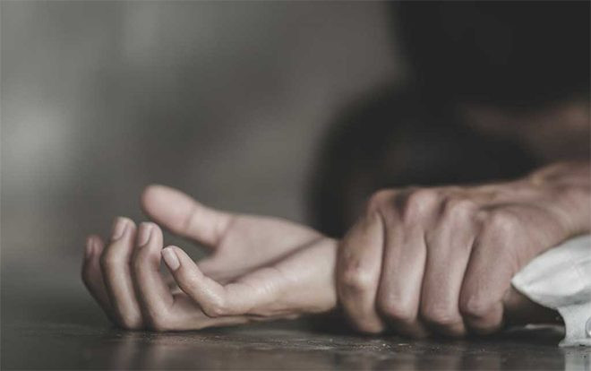 Chồng bất lực nhìn vợ bị 5 kẻ lạ mặt hãm hiếp Ảnh 2