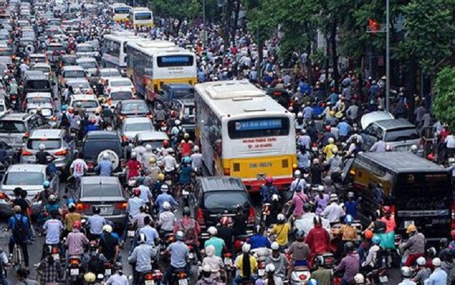 Chủ tịch Hà Nội: 'Đủ điều kiện sẽ đẩy nhanh việc cấm xe máy' Ảnh 2