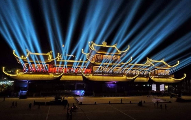 Toàn cảnh chùa Tam Chúc đẹp lung linh trong đêm trước giờ đại lễ Phật đản Vesak 2019 Ảnh 2