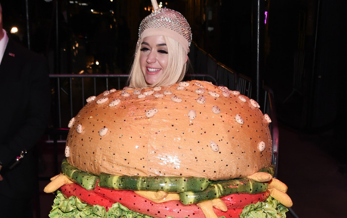 Sao xấu tuần: Nước ngoài có Katy Perry, Việt Nam blacklist gọi tên ai? Ảnh 2