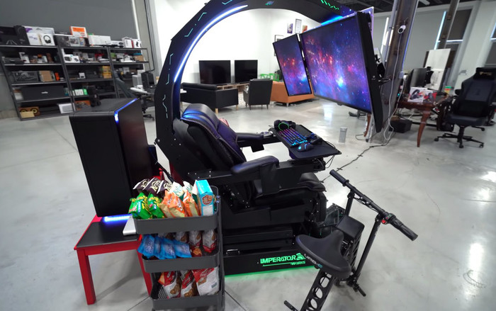 Đây là dàn máy tính trong mơ của bất kì game thủ nào, nó thậm chí còn có một giỏ đồ ăn Ảnh 2