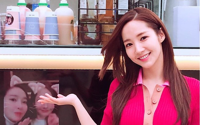 Jessica Jung ngọt ngào gửi quà ủng hộ Park Min Young và phim 'Bí mật nàng fangirl' Ảnh 2