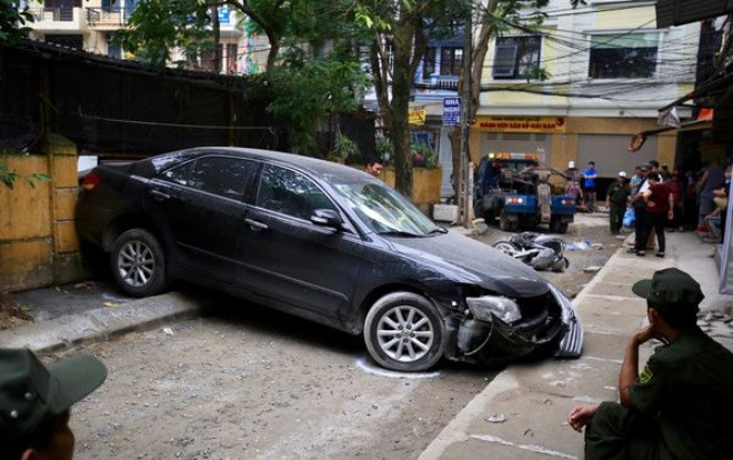 Nữ tài xế lùi xe Camry gây chết người trong ngõ ở Hà Nội là đại tá công an Ảnh 2