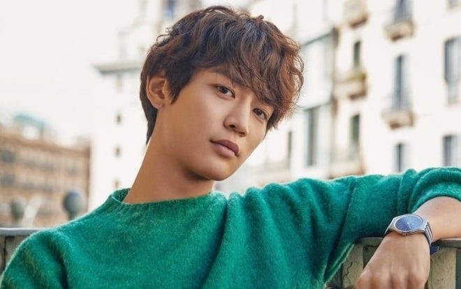 Được ca tụng là nam thần bấy lâu, Minho (SHINee) cạo tóc vào quân ngũ thành ra thế này đây Ảnh 2