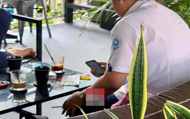 Giật mình hình ảnh 3 nữ sinh 'phì phèo' thuốc lá trong quán cà phê ở Sài Gòn Ảnh 2