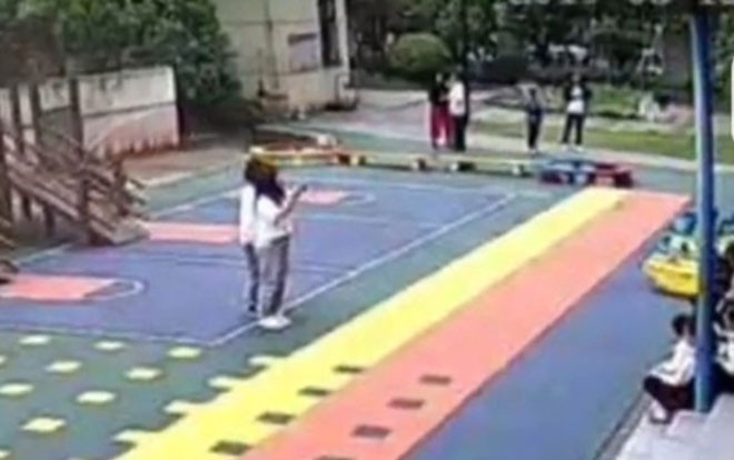 Phẫn nộ giáo viên mầm non phạt học sinh tự vả vào miệng, uống dầu gió Ảnh 2