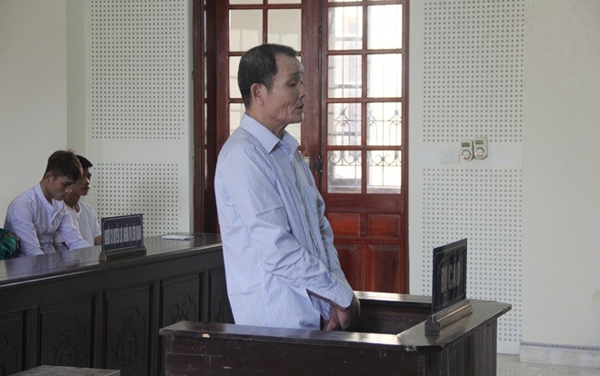 Thầy mo rút dao đâm con trai tử vong trong cơn say rồi hoảng loạn định ăn lá ngón tự tử Ảnh 2