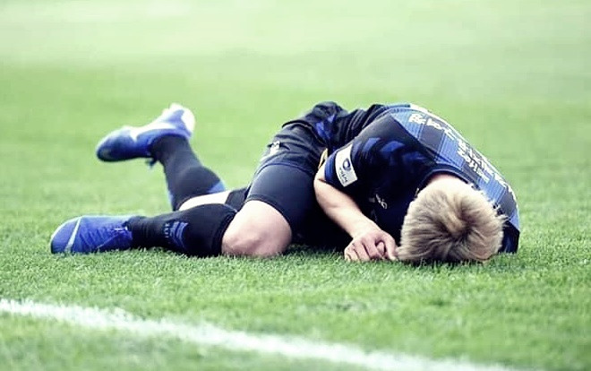 Cận cảnh lỗi thô bạo 'rợn người' có thể khiến Công Phượng nghỉ nửa năm Ảnh 2