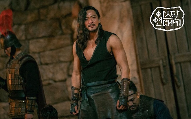 Jang Dong Gun khoe cơ bắp cuồn cuộn hùng dũng, tăng 8kg để đóng 'Arthdal Chronicles' Ảnh 2