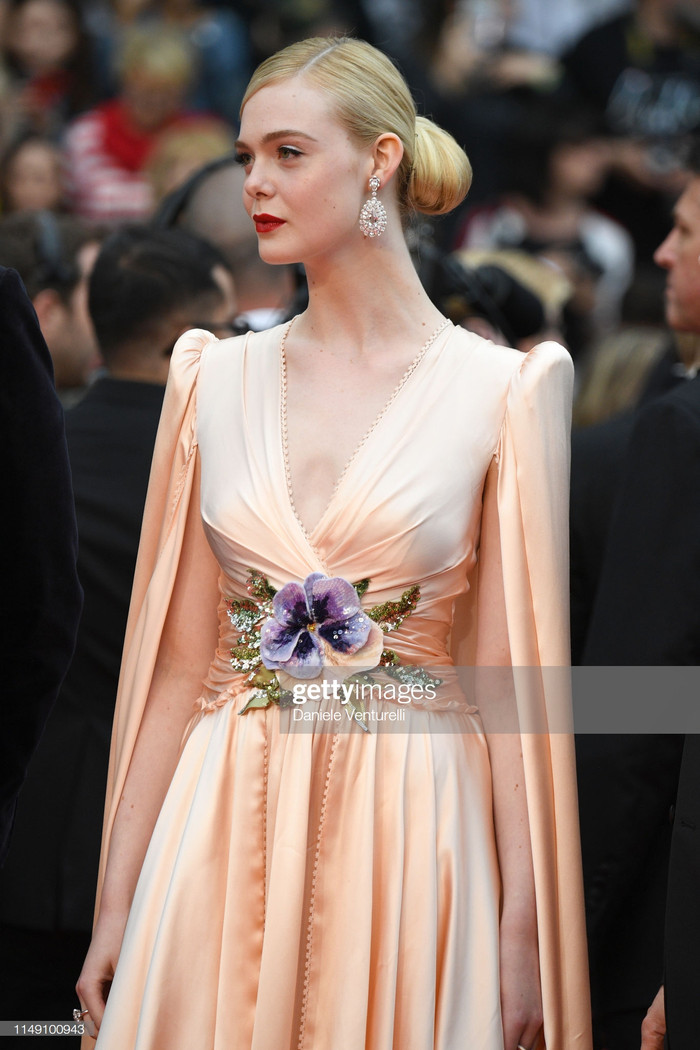 Thảm đỏ khai mạc LHP Cannes 2019: Selena Gomez đẹp lồng lộn khoe vòng 1 'ná thở' đối đầu 'Tiên nữ giáng trần' Elle Fanning
