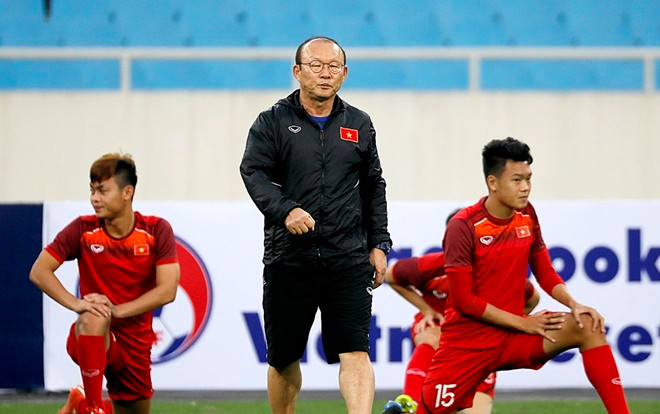HLV Thái Lan nói bóng gió về trình độ của ông Park và Công Phượng Ảnh 2