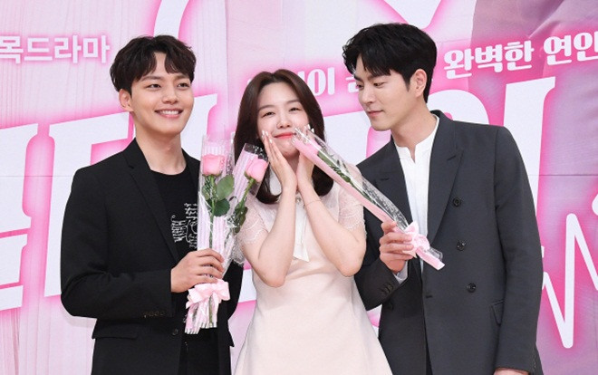 Họp báo 'Absolute Boyfriend': Yeo Jin Goo rạng rỡ, Minah (Girl's Day) - Hong Jong Hyun thân mật quá mức Ảnh 2