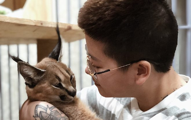 Sở thích nuôi thú cưng tiền tỷ và cách thuần phục loài động vật hoang giã của 9X chuyển giới Ảnh 2