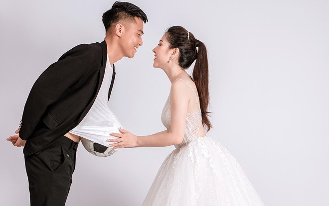 Ảnh cưới độc đáo của cựu trung vệ U23 Việt Nam Ảnh 2