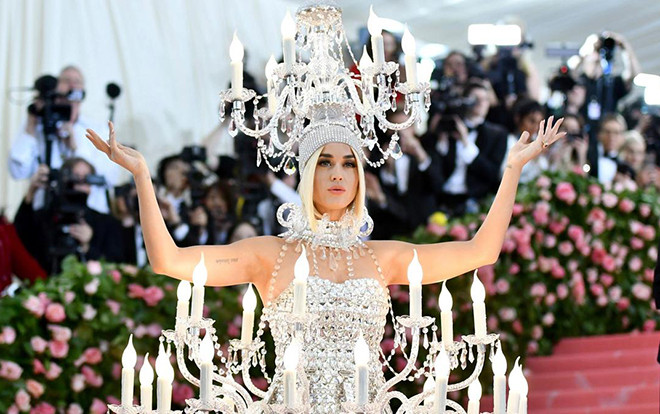 Ăn vận như 'mẫu nghi thiên hạ' tại Cannes - Met Gala, vậy các người đẹp đi toilet ra sao? Ảnh 2