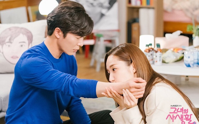 'Bí mật nàng fangirl' tập 12: Park Min Young gây bất ngờ với nụ hôn cổ tay, Kim Jae Wook - ONE là anh em? Ảnh 2