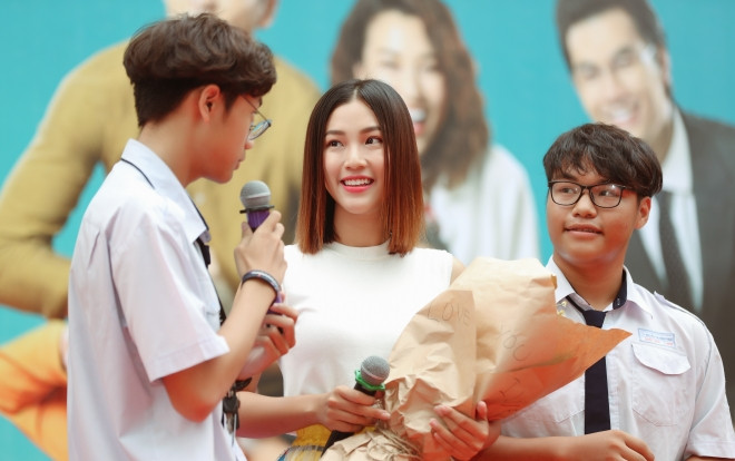 Hoàng Oanh bất ngờ được 'tỏ tình' tại schooltour, bật mí về người đàn ông 'trong mơ' của mình Ảnh 2