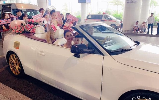 'Hoa hậu Hoàn vũ nhí Thế giới 2019' được đón bằng xe sang dát vàng độc nhất tại Việt Nam Ảnh 2