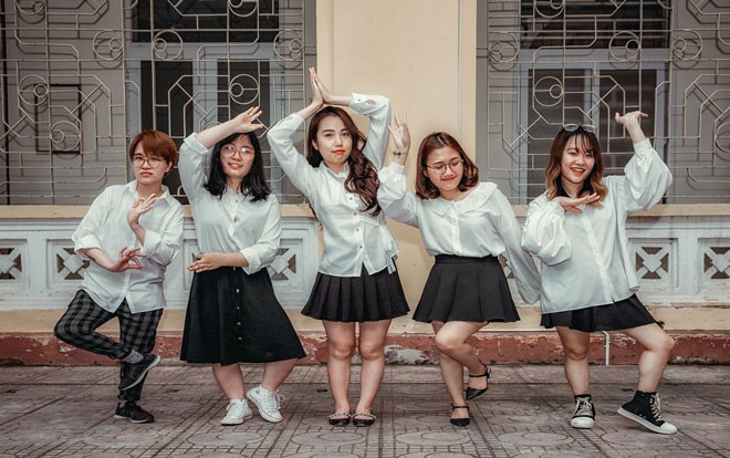 Nhờ sửa ảnh sao cho cả lớp trẻ hơn nhưng không may gặp thợ ảnh đang say xỉn và cái kết đắng lòng Ảnh 2