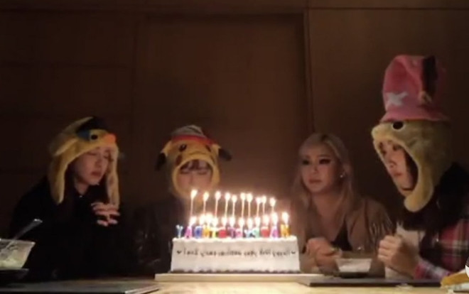 #10yearswith2NE1: Netizen rớt nước mắt nhìn 4 thành viên 2NE1 tụ họp, thổi nến chúc mừng sinh nhật thứ 10 Ảnh 2
