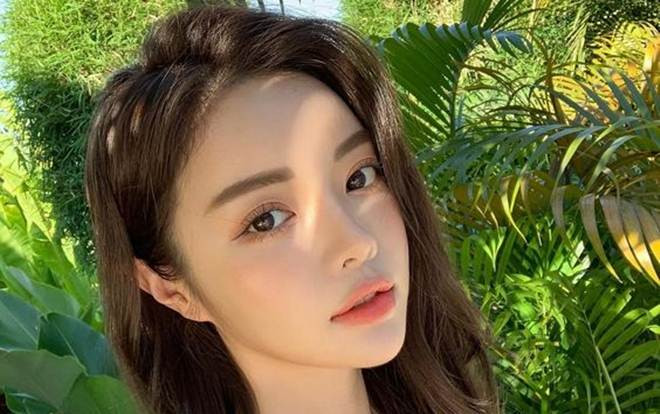 4 chiêu giữ gìn lớp nền make up không trôi, chảy trong ngày Hà Nội - Sài Gòn nắng nóng đỉnh điểm Ảnh 2