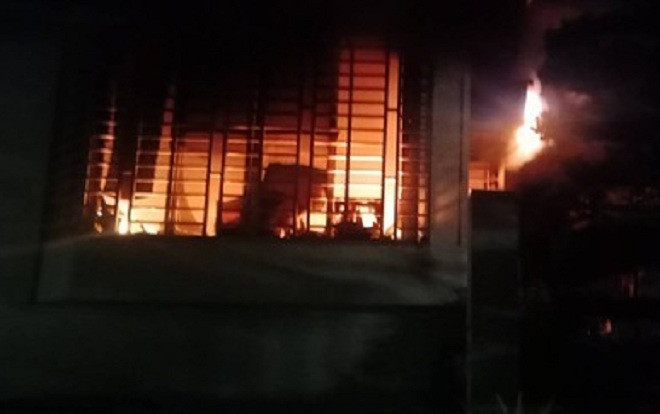 Cãi nhau với bố, cô gái mua xăng về đốt nhà và cái kết đau lòng Ảnh 2