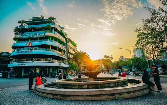 Hôm nay miền Bắc nắng nóng đỉnh điểm có nơi trên 40 độ, đến chiều tối sẽ có 'mưa vàng' Ảnh 2