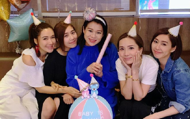 Hồ Hạnh Nhi tổ chức party 'Welcome baby' cùng nhóm bạn thân, Hồ Định Hân giả làm bà bầu Ảnh 2