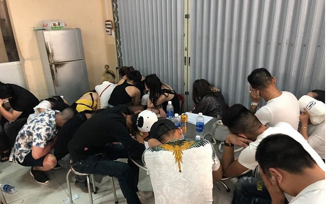 Đột kích vũ trường lớn nhất Đà Nẵng, phát hiện 75 dân chơi đang phê ma túy Ảnh 2