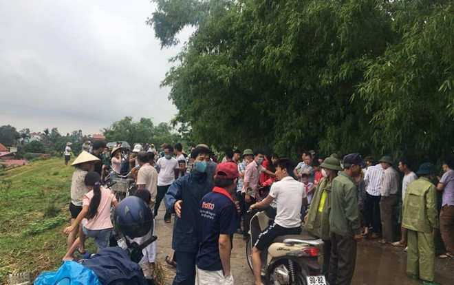 Phát hiện thi thể nam tài xế xe ôm nghi bị sát hại, giấu xác dưới lùm cây bên vệ đê Ảnh 2