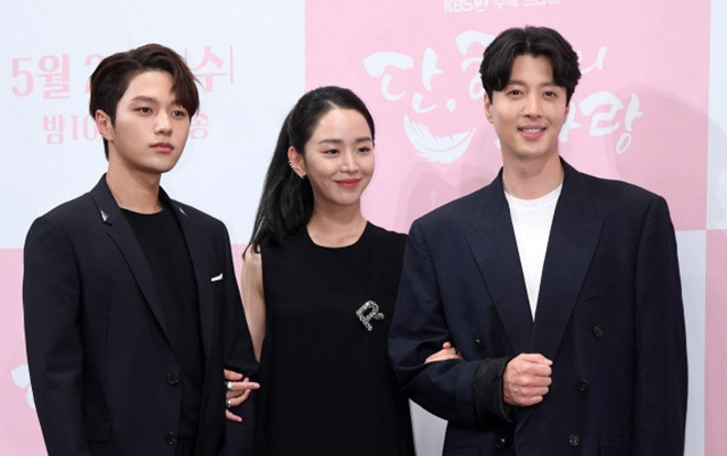 Họp báo' Dan Only Love': Shin Hye Sun thùy mị bên L (Infinite) và 'tài tử' Lee Dong Gun Ảnh 2