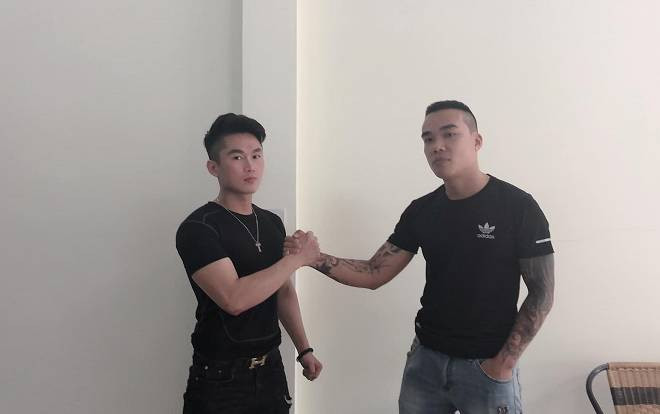 Sau tất cả, ca sĩ Du Thiên đã đăng ảnh bắt tay 'đối thủ', khẳng định trở thành bạn bè với nam thanh niên hành hung mình Ảnh 2