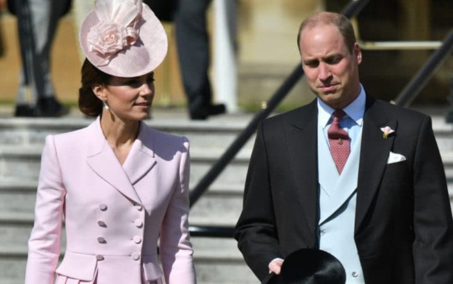 Diện set đồ hàng hiệu trăm triệu, Công nương Kate tỏa sáng trong bữa tiệc Hoàng gia Ảnh 2