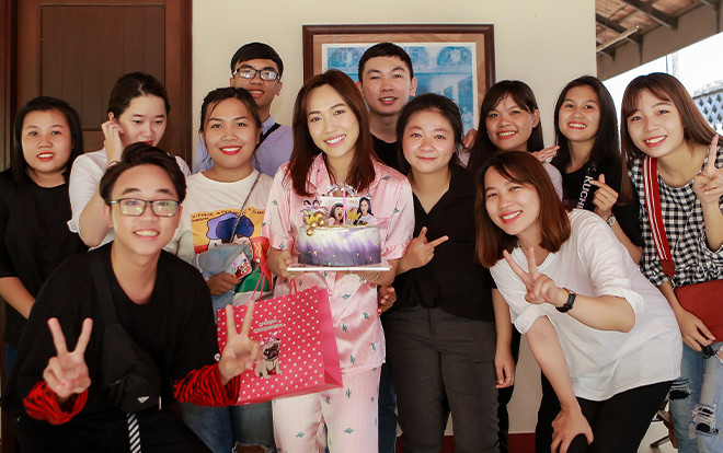 Đang ngủ, Diệu Nhi bị fan 'đột kích' tổ chức sinh nhật Ảnh 2