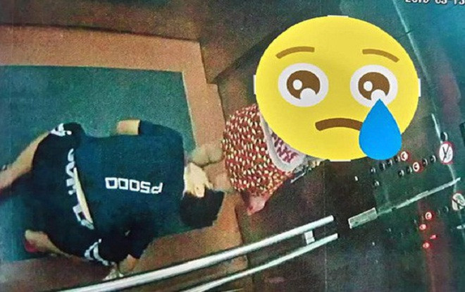 Phẫn nộ kẻ biến thái quỳ xuống trong thang máy cố nhìn bên trong váy bé gái Ảnh 2