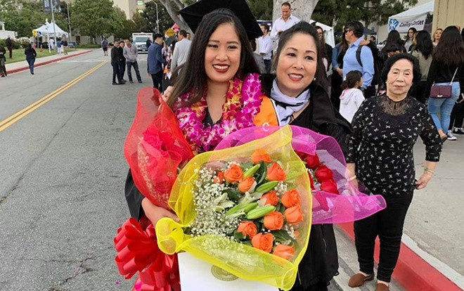 NSND Hồng Vân dự lễ tốt nghiệp của con gái tại trường ĐH danh giá ở Mỹ, khoe con trai học hành giỏi giang Ảnh 2