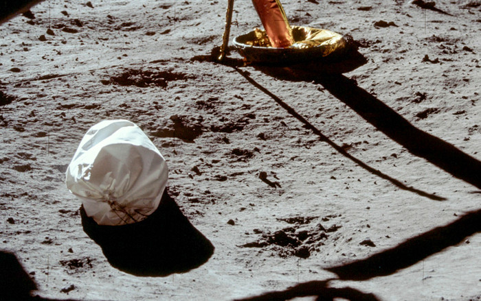 Ngoài dấu chân của phi hành gia Neil Armstrong, Mặt Trăng còn có gần 200 tấn rác và 96 túi chất thải con người Ảnh 2