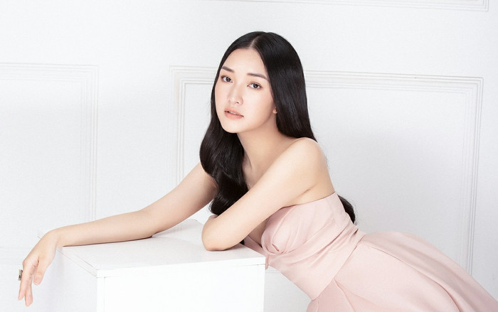 Tóc đen huyền đúng chất Việt Nam, nàng thơ xứ Huế Ngọc Trân khoe sắc kiêu kỳ Ảnh 2