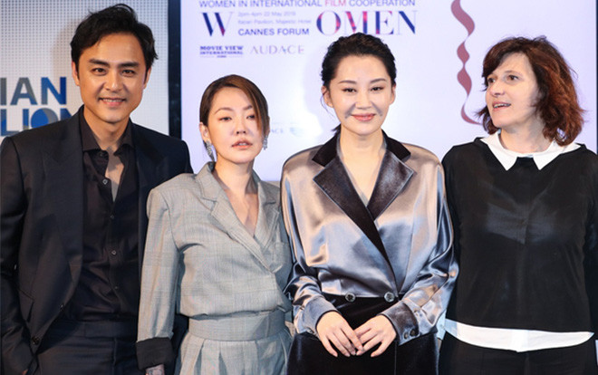 Hứa Tình tham dự LHP Cannes và có sự xuất hiện của Tiểu S, đánh bật vết tích của tuổi tác Ảnh 2