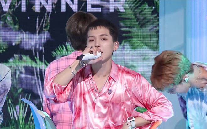 Khoảnh khắc đáng yêu: Camera man 'hoảng loạn' vì Mino (Winner) biến mất giữa lúc ghi hình Ảnh 2