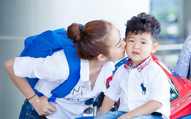 Hiếm ai như Diệp Bảo Ngọc khuyên nhủ con trai phải yêu thương em bé của chồng cũ Ảnh 2