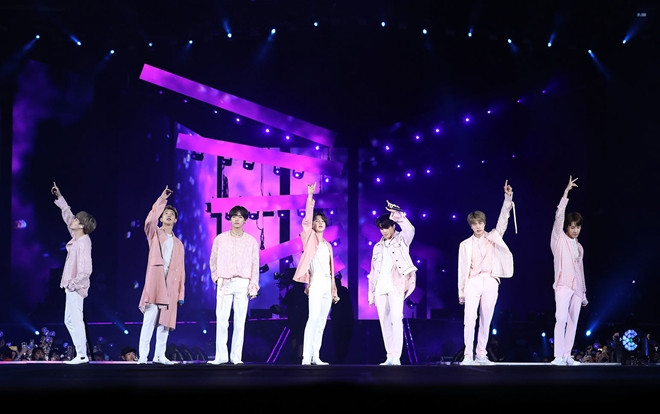 BTS đã có những chia sẻ đầy xúc động tại sân khấu cuối cùng của tour diễn Love Yourself: Speak Yourself Ảnh 2