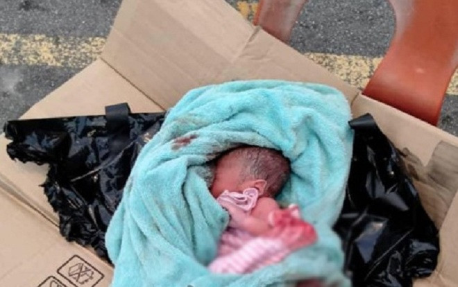 Trẻ sơ sinh bị bỏ rơi trong thùng rác, danh tính 'người hùng' tìm thấy và cứu sống em còn choáng hơn Ảnh 2