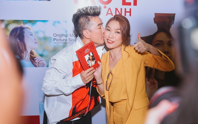 Clip HOT: Đàm Vĩnh Hưng xếp hàng ký đĩa, khẳng định Mỹ Tâm là hiếm có và album OST sẽ là đĩa nhạc của năm! Ảnh 2