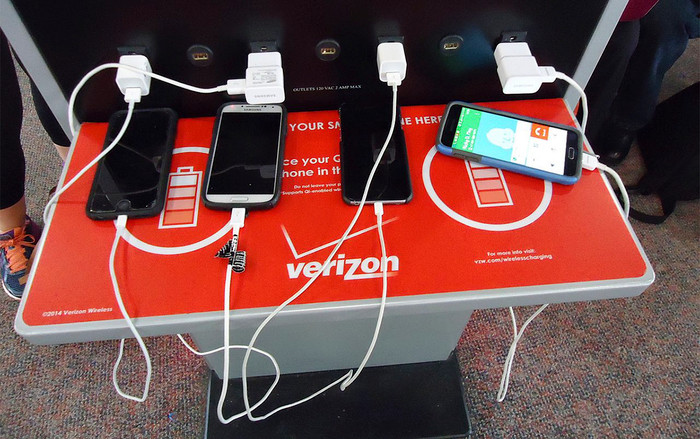 Hãy bỏ ngay thói quen sạc điện thoại tại sân bay nếu bạn không muốn gặp rắc rối Ảnh 2